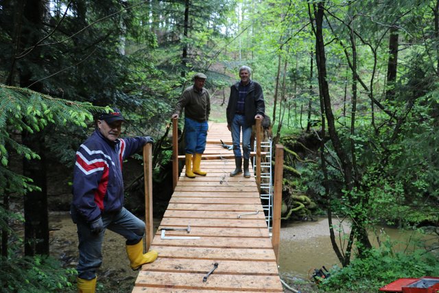 Die neue Holzbrücke über den Voraubach bei „Graf in der Sog“