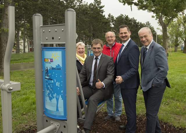 Bei der Eröffnung des neuen Parks wurden die Fitnessgeräte gleich eingeweiht.