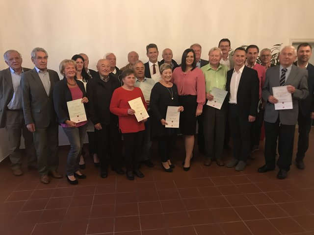 Im Zuge der Mitgliederversammlung wurden auch zahlreiche langjährige Parteimitglieder geehrt.