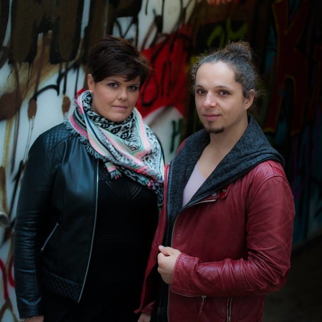 Mit Elektro Beats, Synth-Sounds und einer einzigartigen Stimme sticht das Musik Duo LARK aus der Wiener Musikszene heraus.