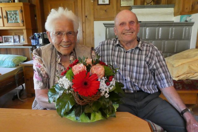 Bernadette und Hermann Ennemoser sind seit 60 Jahren immer füreinander da. | Foto: BH Reutte / Geisler