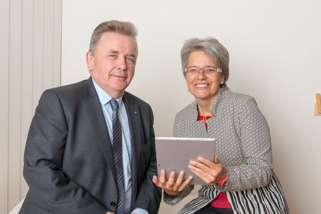 Mandatar Mold mit Wirtschaftslandesrätin Petra Bohuslav | Foto: VP Zwettl