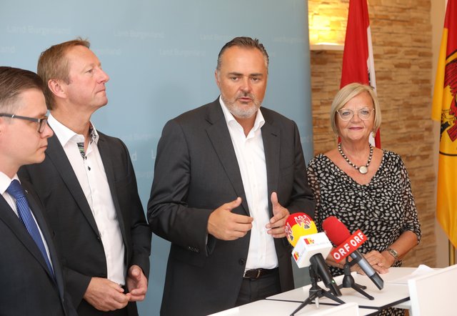 Regierungsklausur: FPÖ-Klubobmann Geza Molnar, Landeshauptmann-Stellvertreter Johann Tschürtz, Landeshauptmann Hans Peter Doskozil, SPÖ-Klubobfrau Ingrid Salamon (von links).