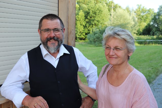 Bühnenbildgestalter Josef Hörfarter mit seiner Frau Bernadette | Foto: Michelle Bichler