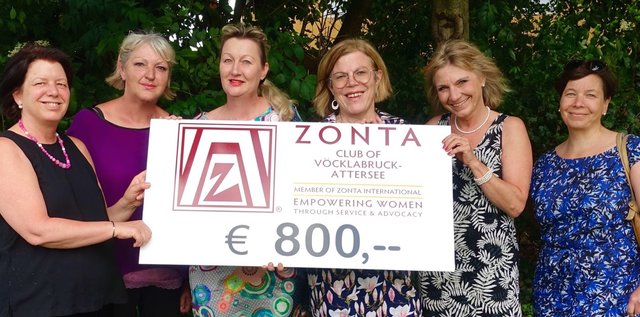 Großzügige Spenderinnen und Spender wie der Zontaclub Vöcklabruck-Attersee halten dem Frauenhaus seit langem die Treue.