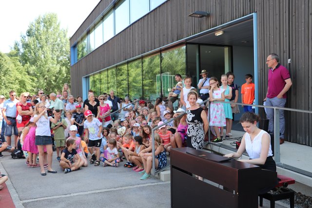 Beim Schulfest des Bildungscampus Hausmannstätten spielte die Studentin der Kunstuni Graz Olga Chepovetsky Chopin.  | Foto: Edith Ertl