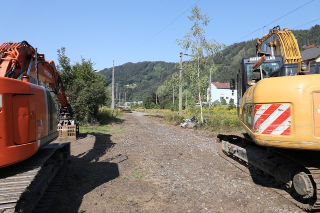 Auf der ehemaligen Bahntrasse in Leoben-Hinterberg wird ein kombinierter Geh-und Radweg errichtet.