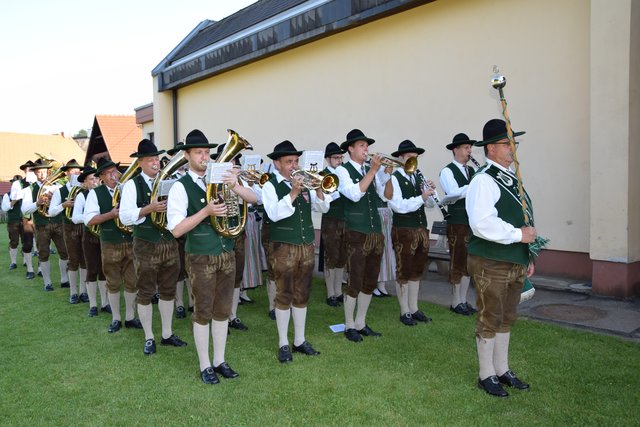 Festliche Begrüßung durch die Marktmusikkapelle Schwanberg