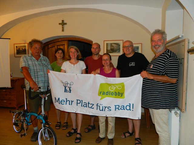 von links nach rechts: Paul Tulla, Maria Zögernitz, Barbara Löffler, Werner Hawle, Johanna Hailzl, Karl Zauner (Referent, Radlobby Niederösterreich), Erwin Schwarzmüller interessieren sich für den Alltagsradverkehr in der Region NEU/ALT-Lengbach