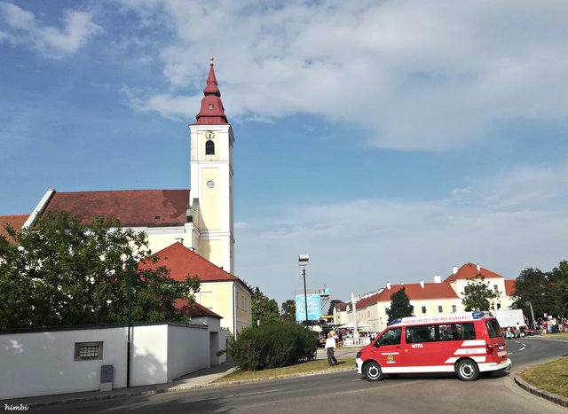 Vor der Kirche fand das Programm statt