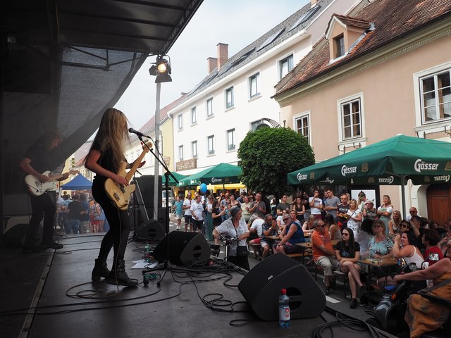 Entlang der Hauptstrasse in Trofaiach erklang Musik von den drei Bühnen.