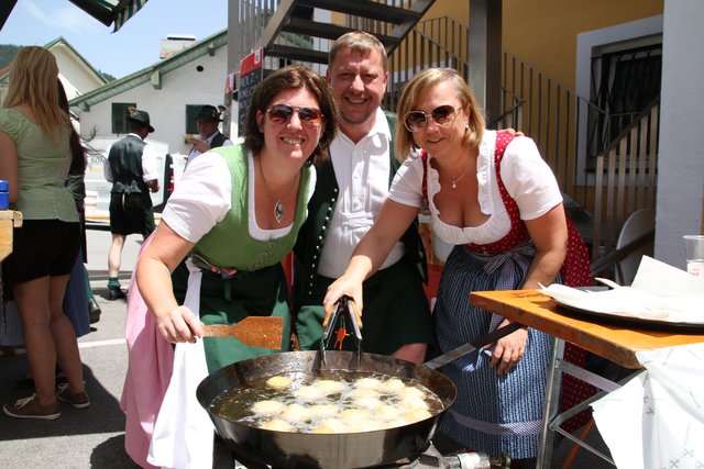 Holzknecht-Nocken: Gitti, Obmann Michael Binder, Andrea.