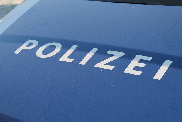 Unbekannter Täter urinierte gegen Pkw und schlug Tankstellenpächter | Foto: BRS/Auer