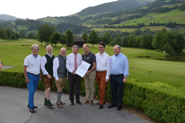 Vorstandsmitglied Franz Schenner, Mag. Michael Sinnhuber (GF Mittersill plus), Vize-Bgm. Volker Kalcher, Präsident Dr. Peter Enzinger, Mag. Roland Rauch (GF Ferienregion NPHT), LAbg. Michael Obermoser und Mag. Josef Schnöll (Vizepräsident des GC NP Hohe Tauern)