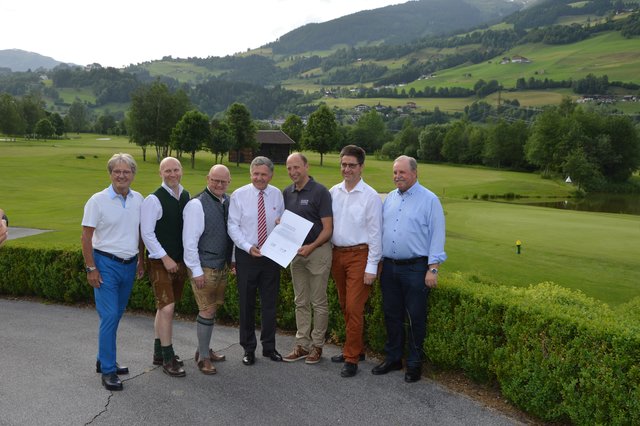 Vorstandsmitglied Franz Schenner, Mag. Michael Sinnhuber (GF Mittersill plus), Vize-Bgm. Volker Kalcher, Präsident Dr. Peter Enzinger, Mag. Roland Rauch (GF Ferienregion NPHT), LAbg. Michael Obermoser und Mag. Josef Schnöll (Vizepräsident des GC NP Hohe Tauern) | Foto: Johanna Bachmaier, GC NP Hohe Tauern