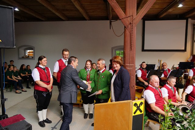Die geehrte Musiker: Elisabeth Kaltseis und Hubert Stritzinger | Foto: (c) by Musikverein Kematen am Innbach