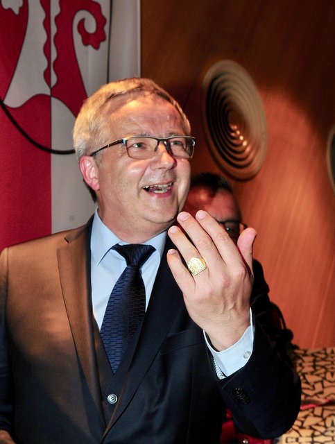 Freude bei Dariusz Hrynyszyn über die Verleihung der Ehrenringes der Gemeinde Kematen.