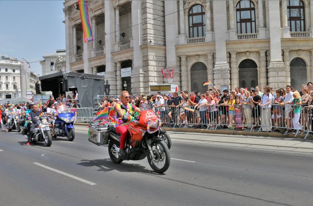 Red Biker, Regenbogenparade Wien