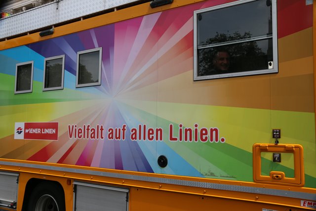 Wiener Linien, Regenbogenparade