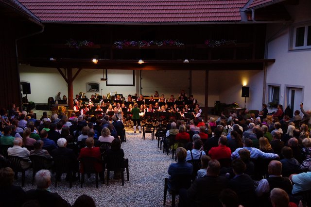 Elisabeth Kaltseis und der Musikverein Kematen mit "Ich gehör nur mir" aus "Elisabeth" | Foto: (c) by Musikverein Kematen am Innbach