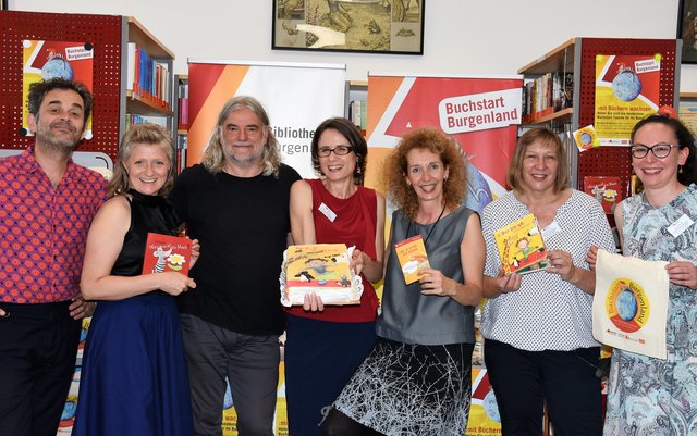 v.r.n.l. Stefan Heckel (Komponist), Nika Zach (Sängerin), Heinz Janisch (Autor), Ursula Tichy (Projektleiterin), Birgit Antoni (Illustratorin), Ingrid Hochwarter (2. Vorsitzende Bibliotheken Burgenland), Silke Rois (Vorsitzende Bibliotheken Burgenland)