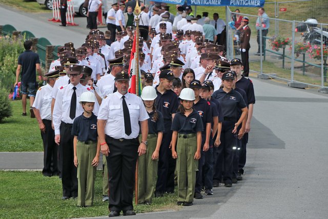 Aufmarsch zum ersten Bereichsfeuerwehrtag der Bereiches Deutschlandsberg in Tanzelsdorf.