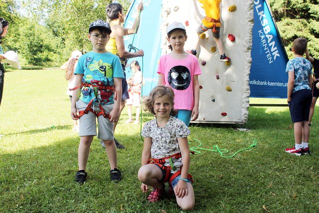 Am Kletterturm: Alexander, Marlena, Alexander