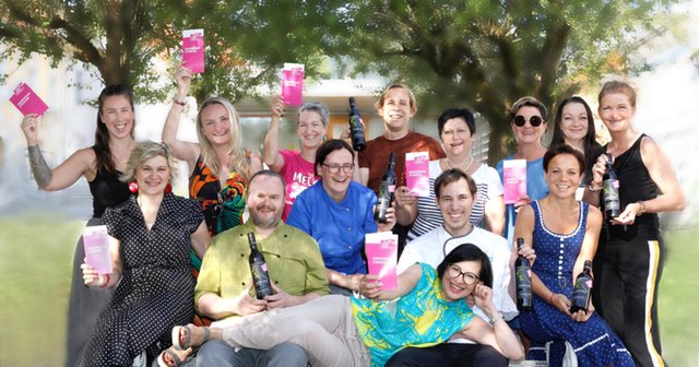 Die Unternehmerinnen und Unternehmer aus Deutschlandsberg setzen sich mit Wein- und Schmuckverkauf für die Frauen- und Brustkrebshilfe ein.