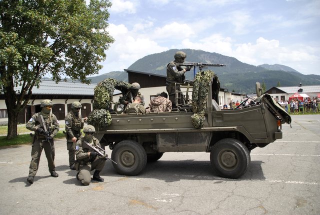 Das Bundesheer stellte einen Einsatz nach, wie er im Kosovo immer wieder Realität war.