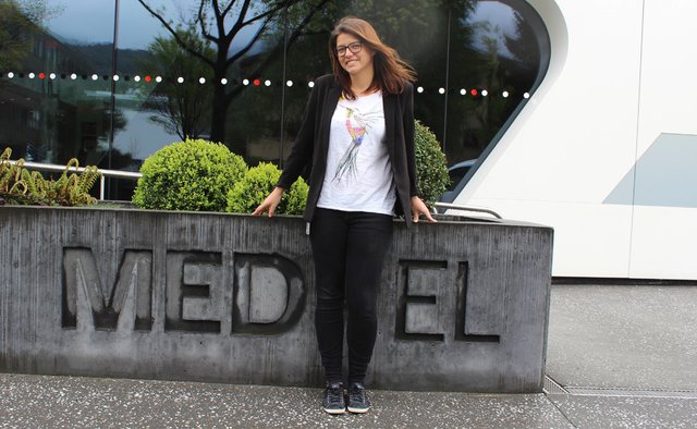 Glücklich mit dem neuen Job: Daniela arbeitet seit fast einem Jahr bei MED-EL im technischen Produktmanagement.