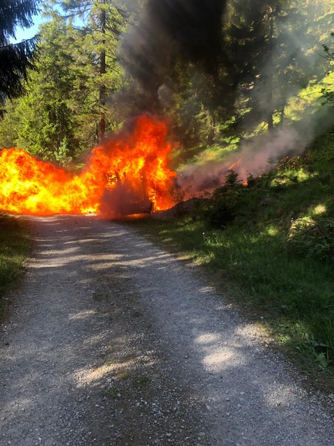 Der Traktor von Bgm. Brandhofer brannter lichterloh.