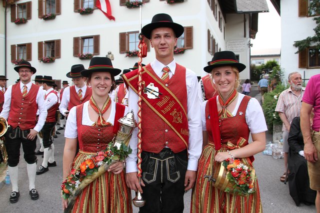 Caroline Leitner, Stabführer Marco Klampfer und Lisa Vogl.