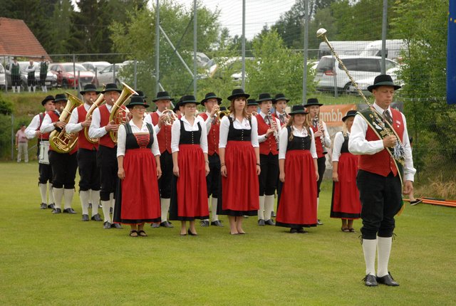Stabführer Horst Altendorfer mit der Musikkapelle Klaffer