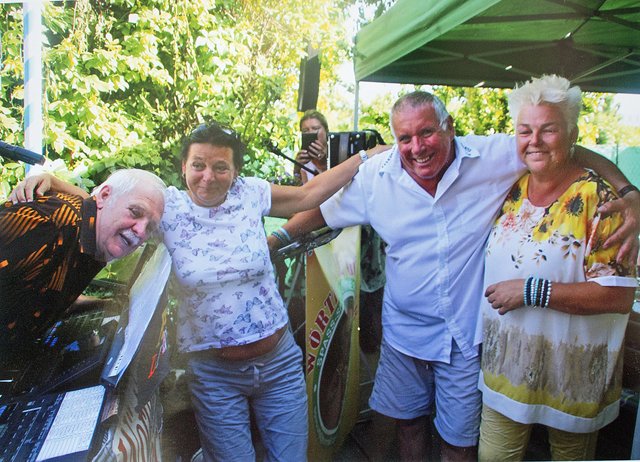 Wörthersee Peter, Doris Tomanek, Wörthersee Günther und Wirtin Monika Kolle