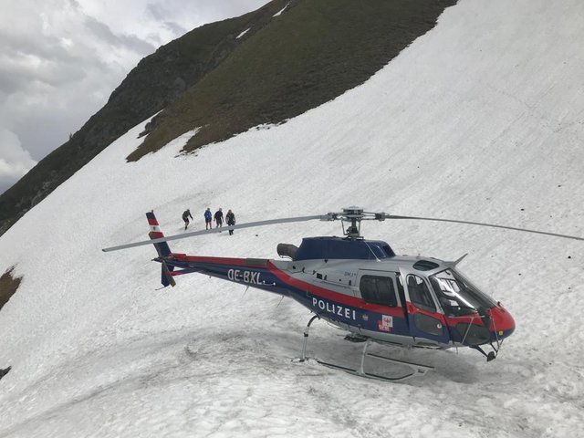 Der Hubschrauber brachte den schwer Verletzten in die Klinik Innsbruck