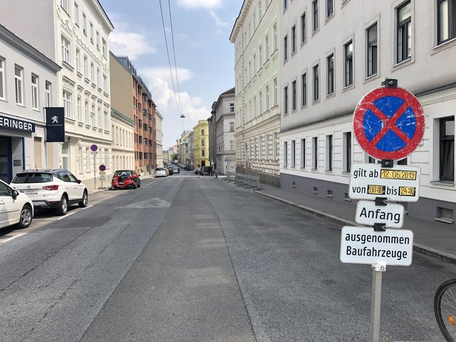 Seit 12. Juni ist das Schulvorfeld autofrei. In Zukunft werden hier Kinder lernen und Spaß haben.