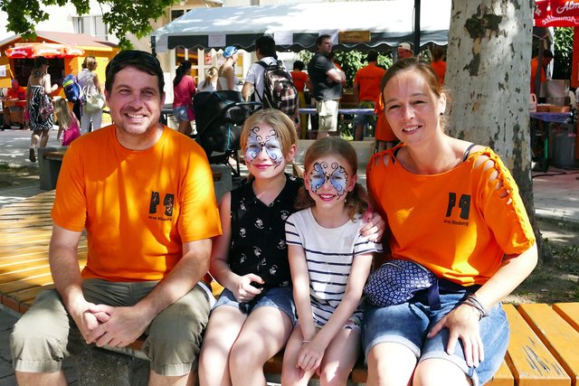 Jenny und Ronald Kampleitner mit Leonie Ernst und Victoria Kramreither (li).