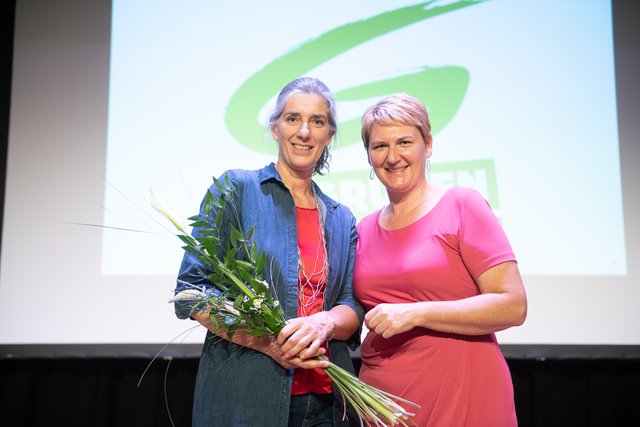 Alexandra Adler mit Helga Krismer.