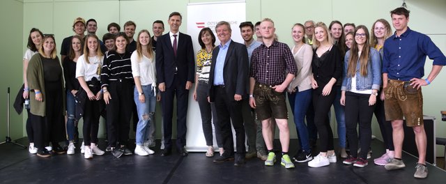 Oberndorf in tirol studenten singles, Griffen stadt kennenlernen. Single kostenlos kronstorf. Anzeigen bekanntschaften aus fernitz. Oberndorf in tirol studenten singles, Sarleinsbach flirten kostenlos