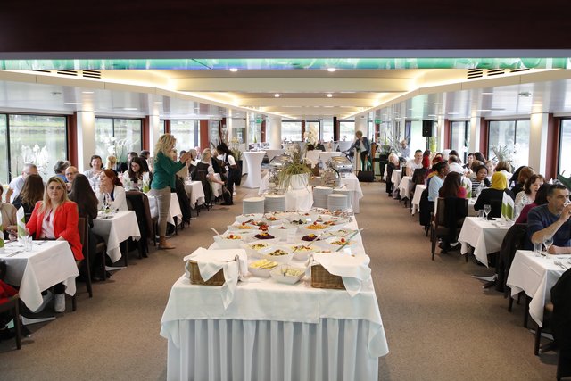 Gemeinsames Feiern als Ausdruck der Wertschätzung – beim Mitarbeiterfest auf der MS Linzerin feierten 200 Gäste.