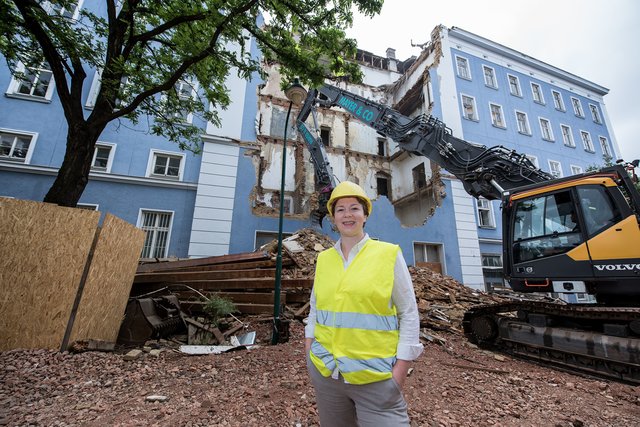 Hochbauingenieurin Adela Beganovic ist als Projektleiterin für den Abbruch des Hauses verantwortlich.