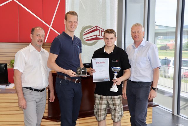 Erfolgreicher Grabner-Lehrling: Richard Feldhofer mit Andreas und Gottfried Halwachs sowie Joe Bauer.