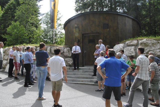 Erklärung und anschließende Segnung des Hochbehälters „Schindergraben“. | Foto: Brigitte Eberharter