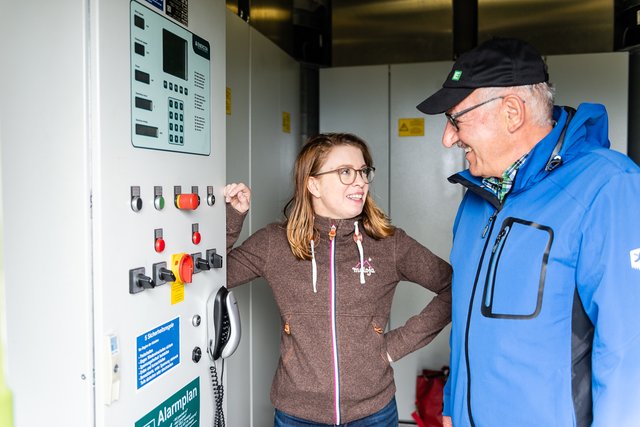 Lara Köck bei einer der Führungen durch die Windräder.
