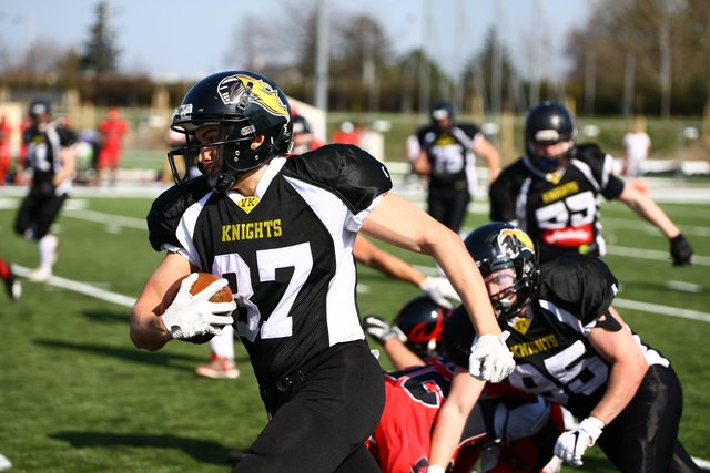 Beim Football ist voller Körpereinsatz gefragt. Am 22. Juni zeigen die Vienna Knights, was sie können.