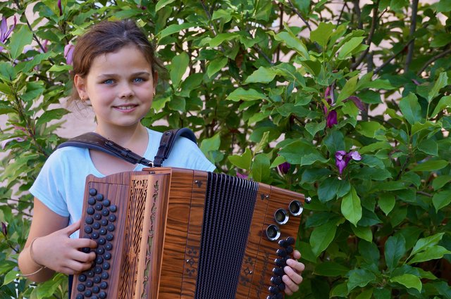 Die Uttendorferin Katharina Kristandl ist erst acht Jahre alt, doch Zugin spielt sie wie eine "Große".