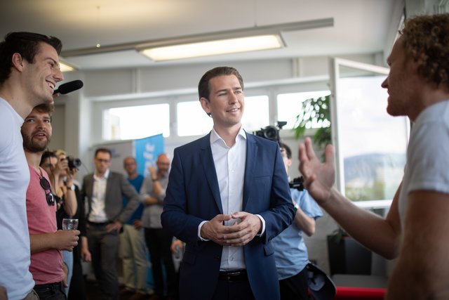 Sebastian Kurz im Gespräch mit Jungunternehmern in Linz.