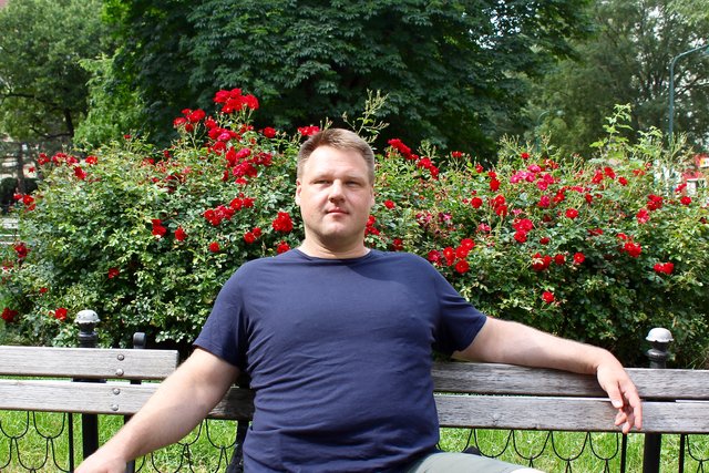 Schauspieler und Sozialarbeiter: Georg Gogitsch liebt die Natur und beschäftigt sich auch mit Heilkräuterkunde.