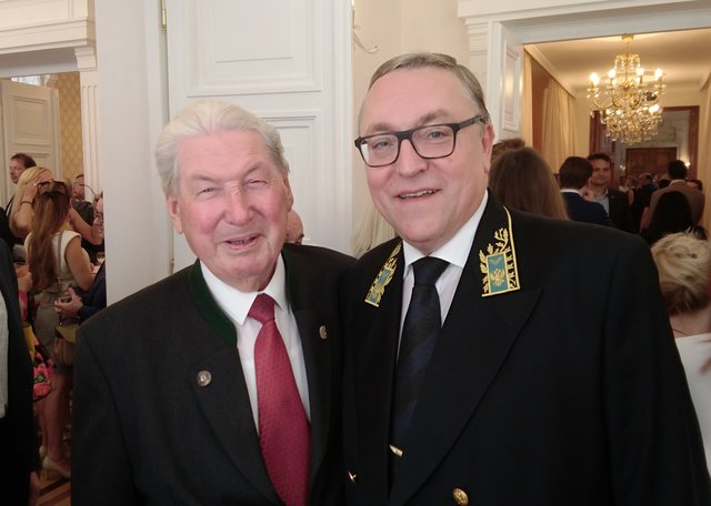 Gustav Schwarzenegger (Langenwang) und Botschafter
Dmitrij Ljubinskij v. der Russischen Föderation in Wien.