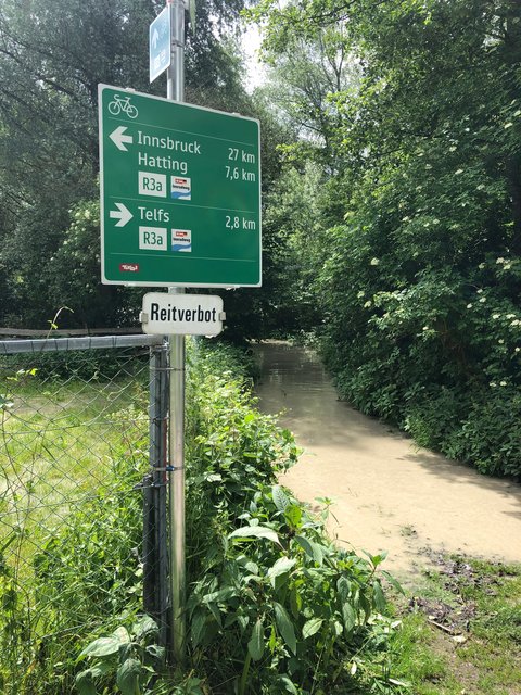 &lt;f&gt;Das Wasser vom Inn&lt;/f&gt; floss bei Telfs bis zum Radweg.